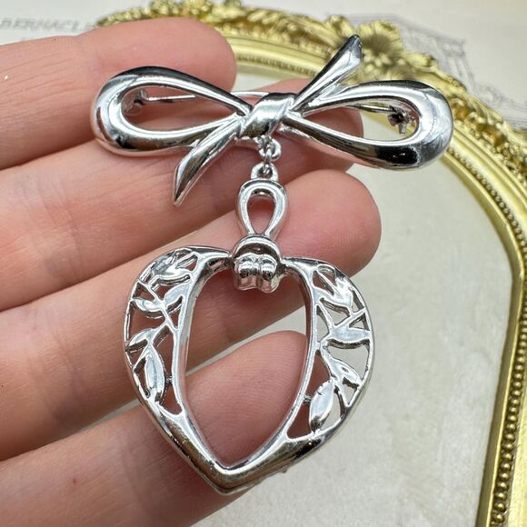 Vintage Silver Tone Heart and Ribbon Bow Brooch Pin - Picture 2 of 3